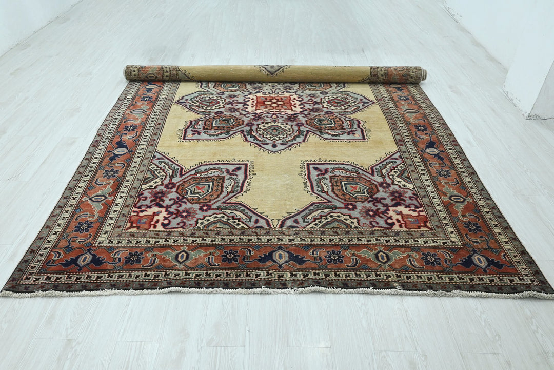 yellow Large rug 7' 7" x 10' 9"