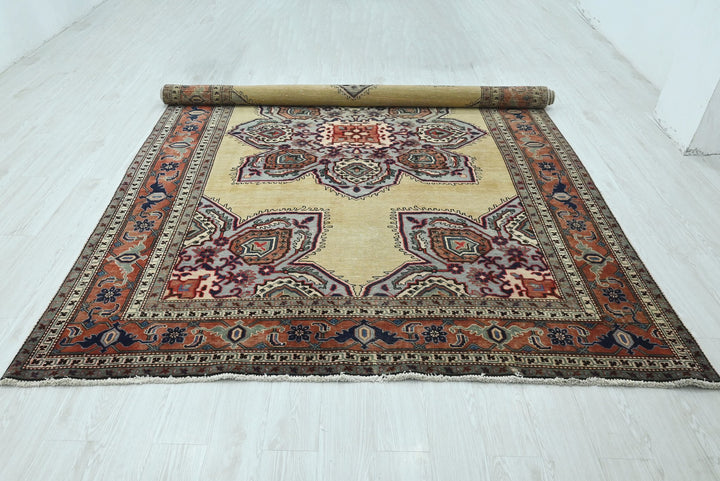 yellow Large rug 7' 7" x 10' 9"