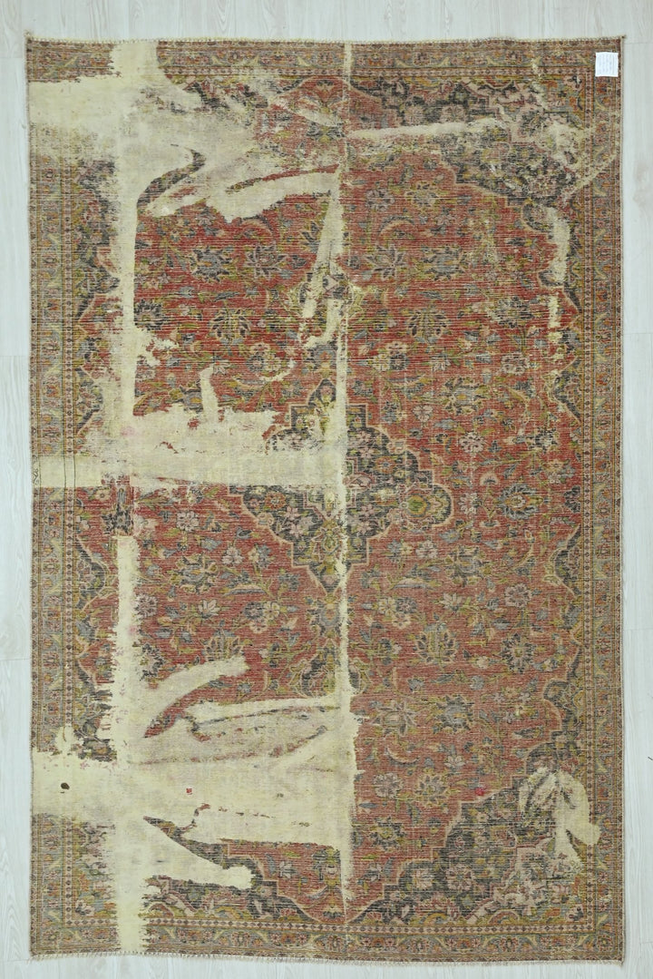 red Medium rug 5' 8" x 9' 2"