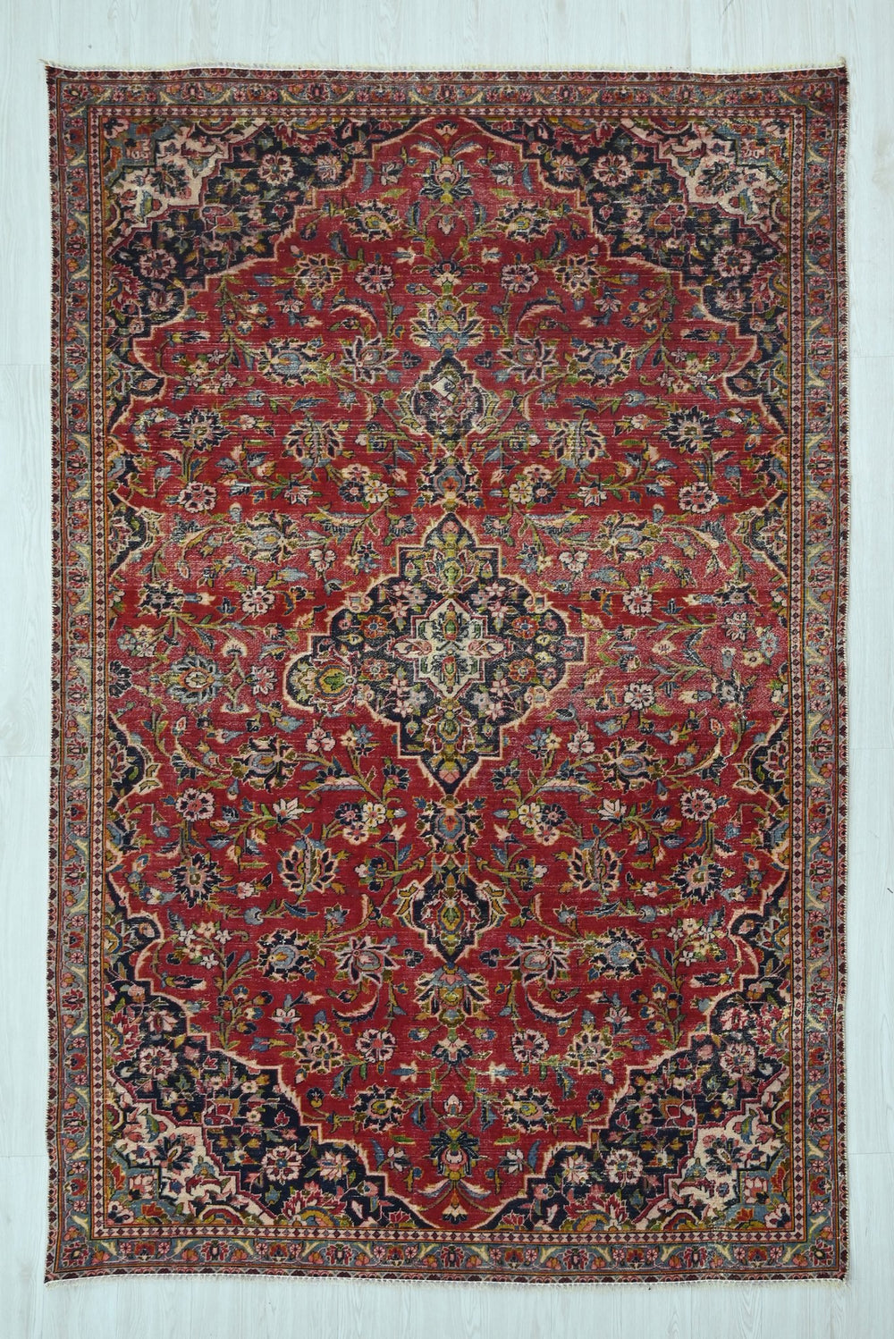 red Medium rug 5' 8" x 9' 2"