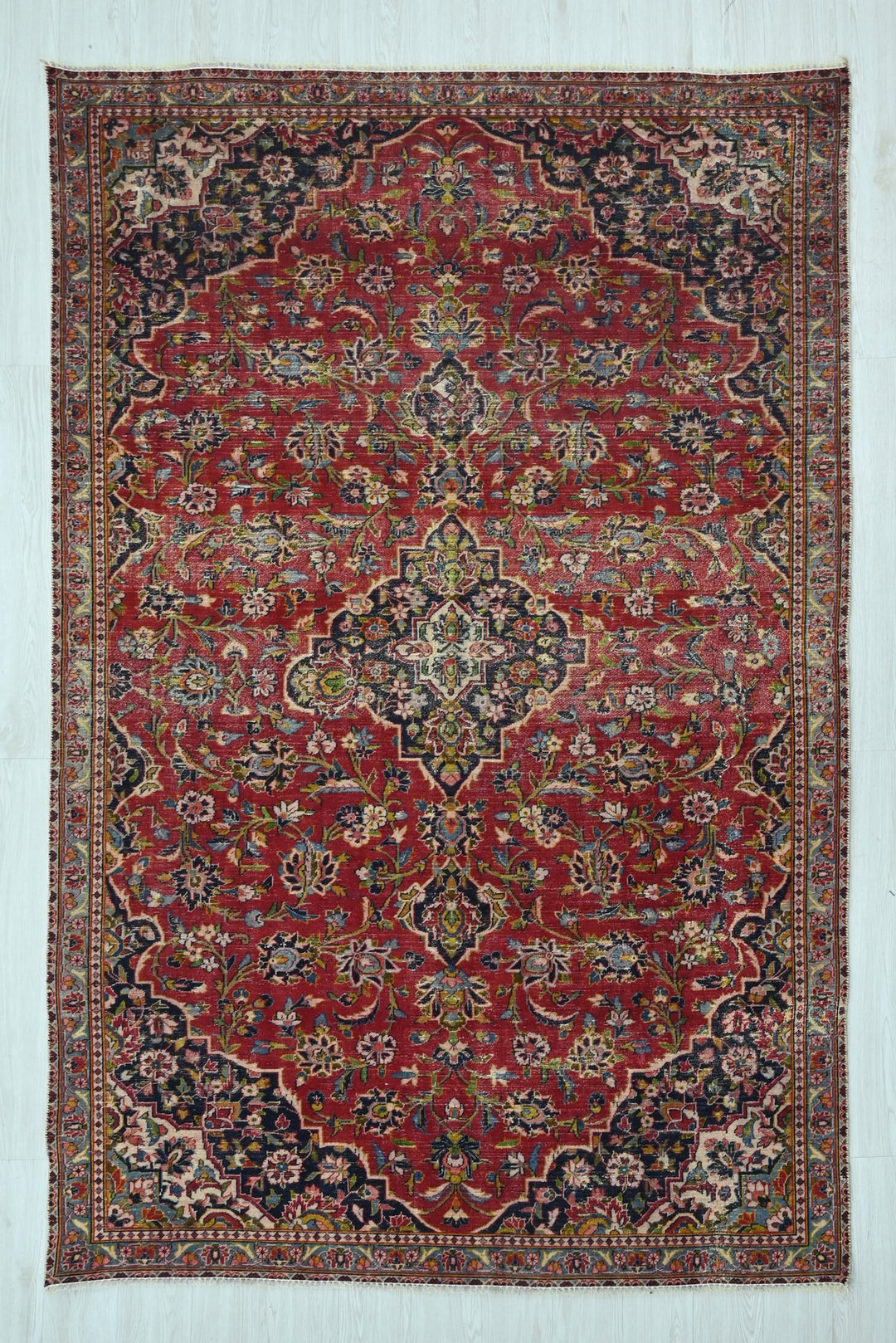 red Medium rug 5' 8" x 9' 2"