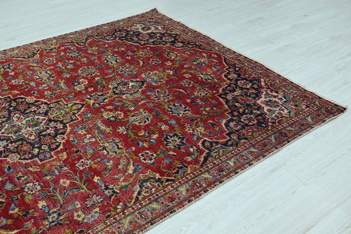 red Medium rug 5' 8" x 9' 2"