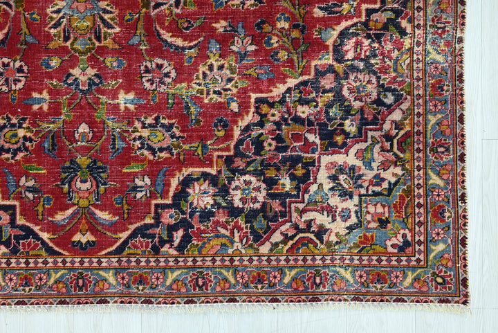 red Medium rug 5' 8" x 9' 2"