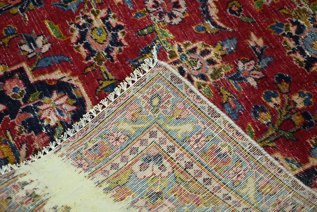 red Medium rug 5' 8" x 9' 2"