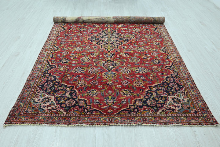 red Medium rug 5' 8" x 9' 2"