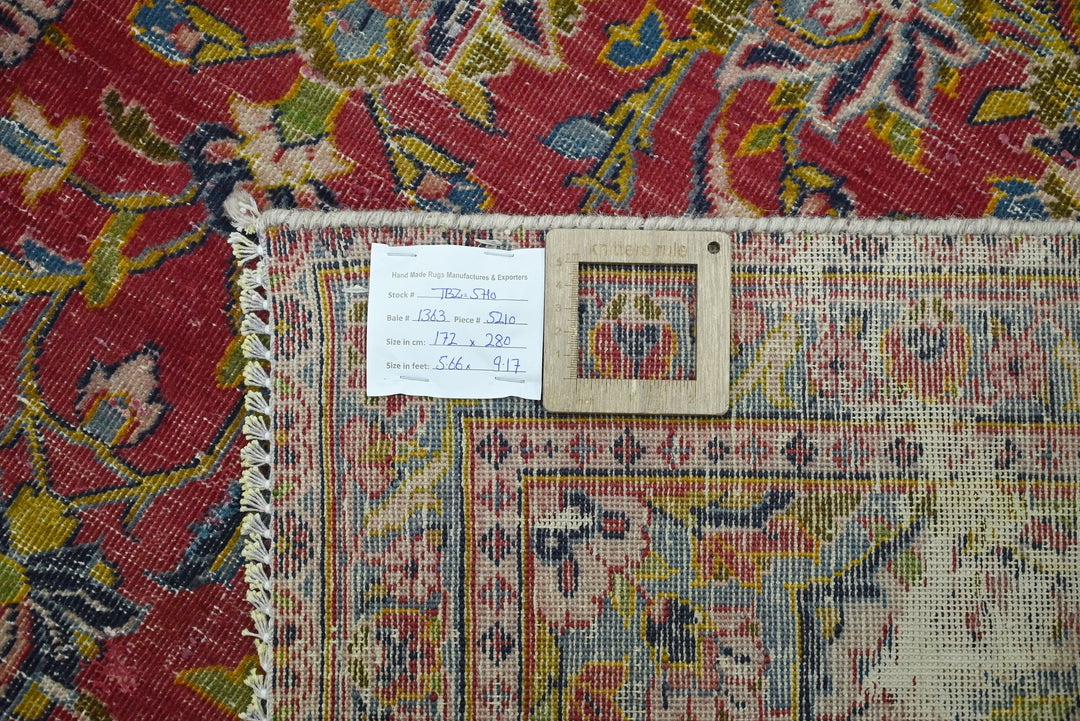 red Medium rug 5' 8" x 9' 2"