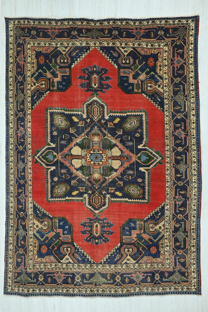 red Large rug 7' 7" x 9' 6"