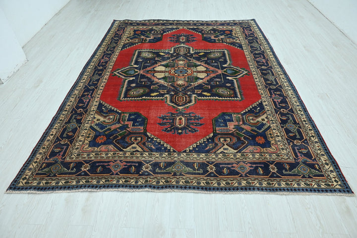 red Large rug 7' 7" x 9' 6"