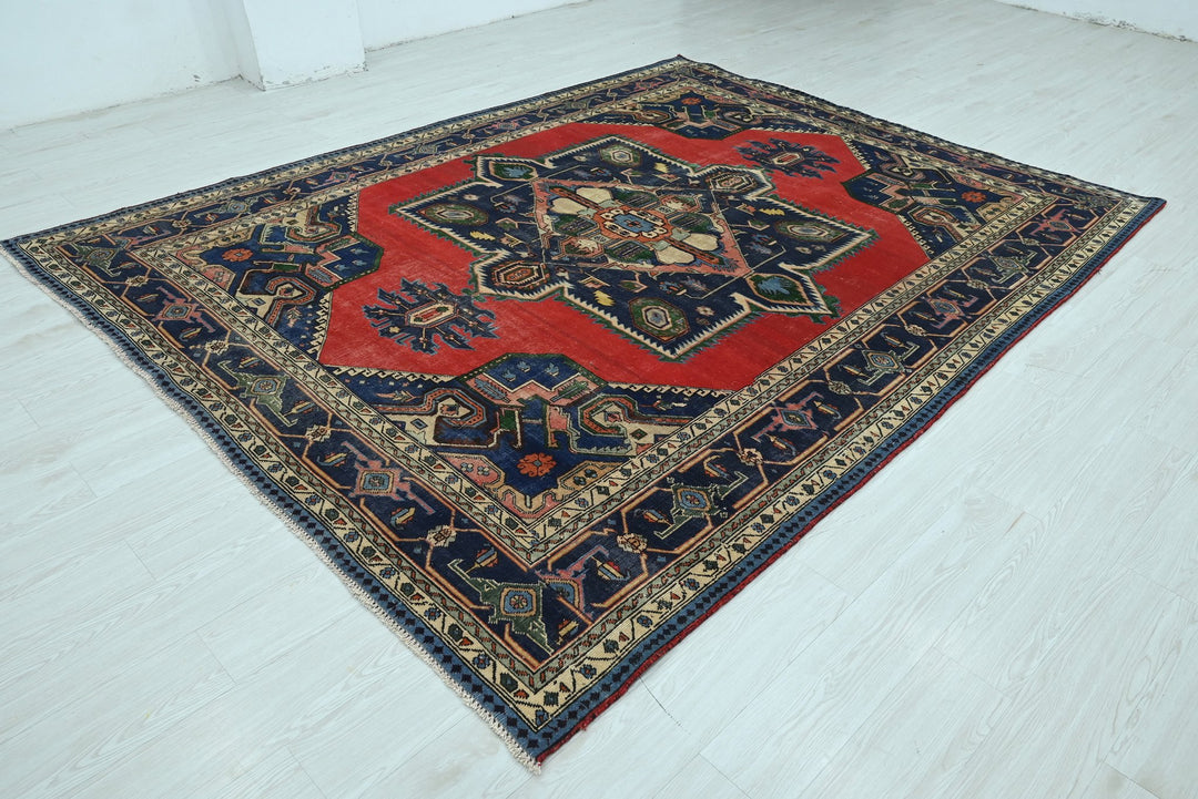red Large rug 7' 7" x 9' 6"