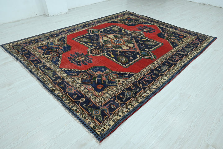 red Large rug 7' 7" x 9' 6"