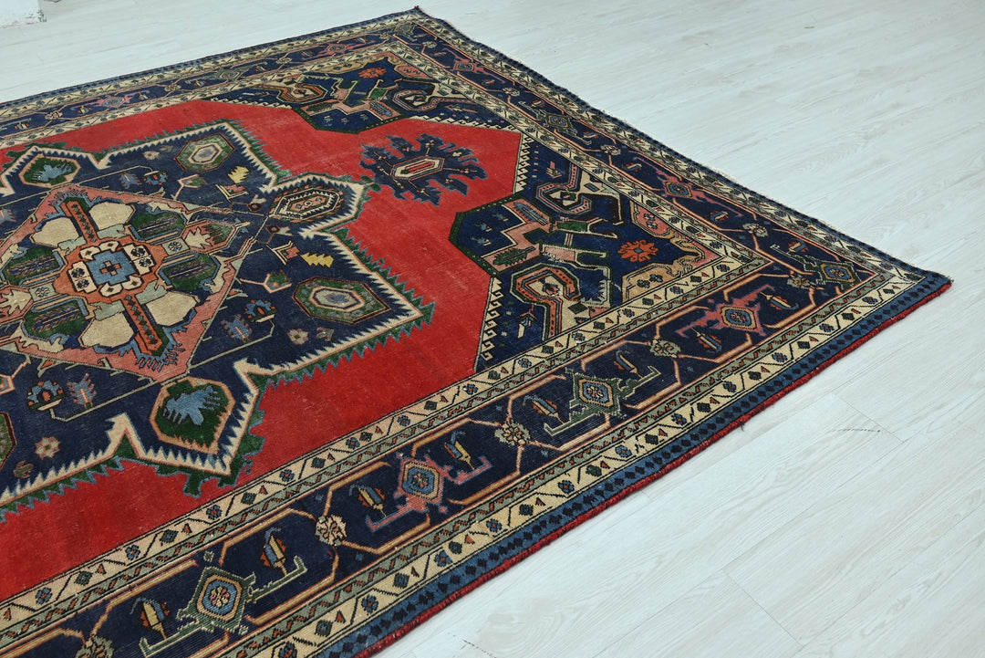 red Large rug 7' 7" x 9' 6"