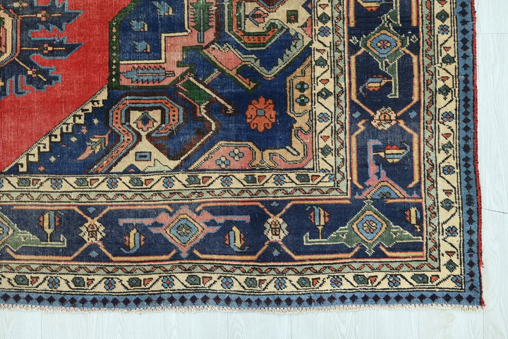 red Large rug 7' 7" x 9' 6"