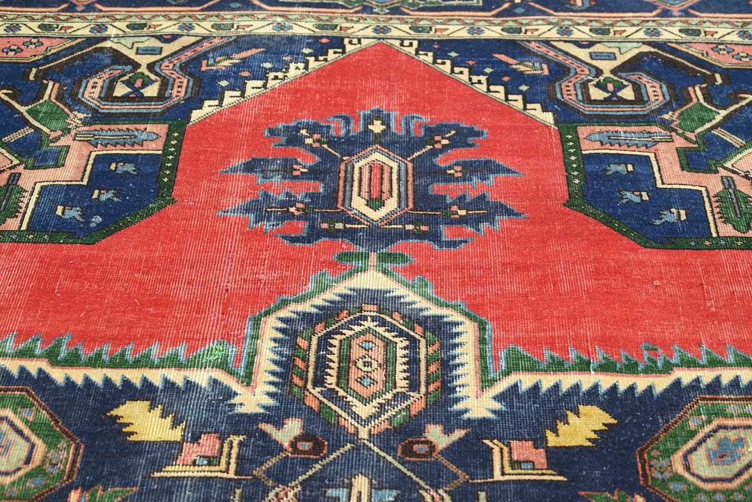red Large rug 7' 7" x 9' 6"