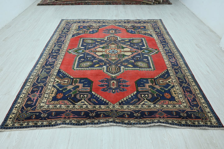 red Large rug 7' 7" x 9' 6"