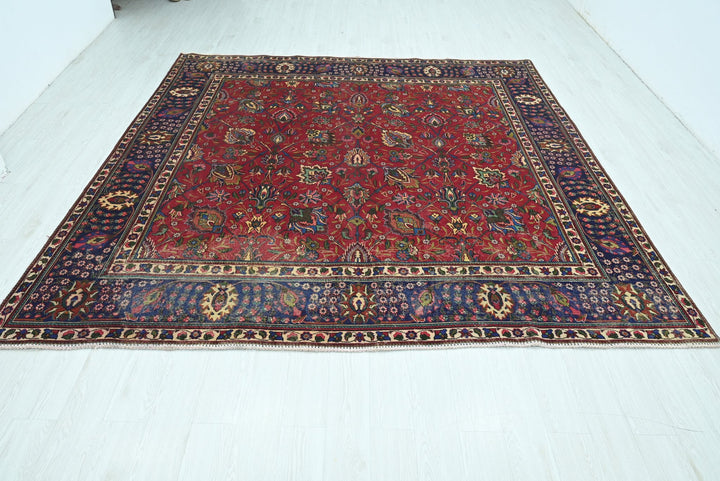 red Oversized rug 9' 6" x 9' 6"