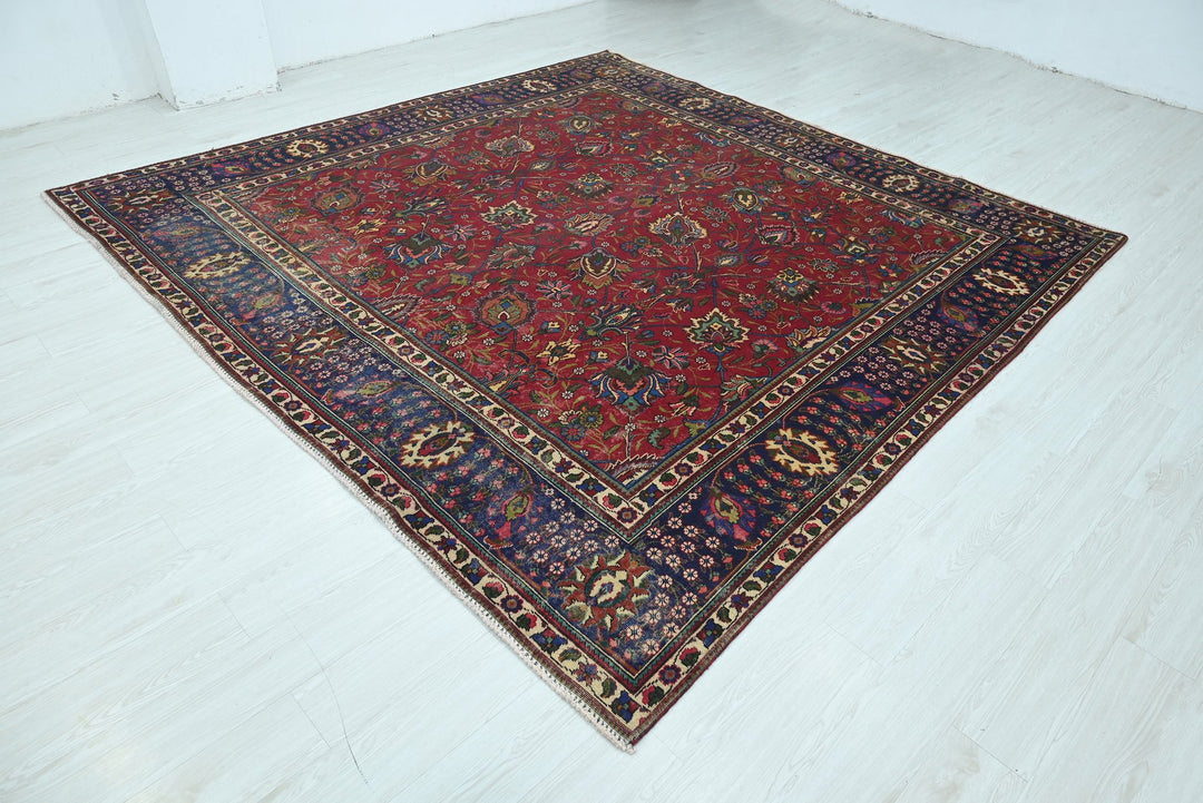 red Oversized rug 9' 6" x 9' 6"