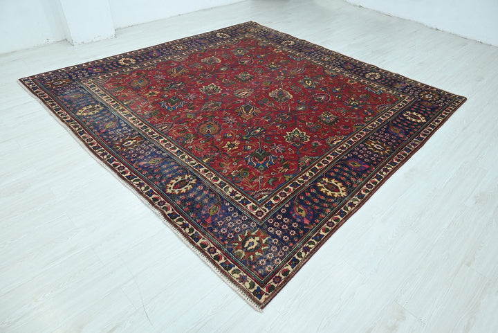 red Oversized rug 9' 6" x 9' 6"