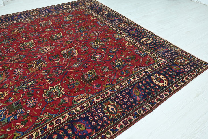 red Oversized rug 9' 6" x 9' 6"