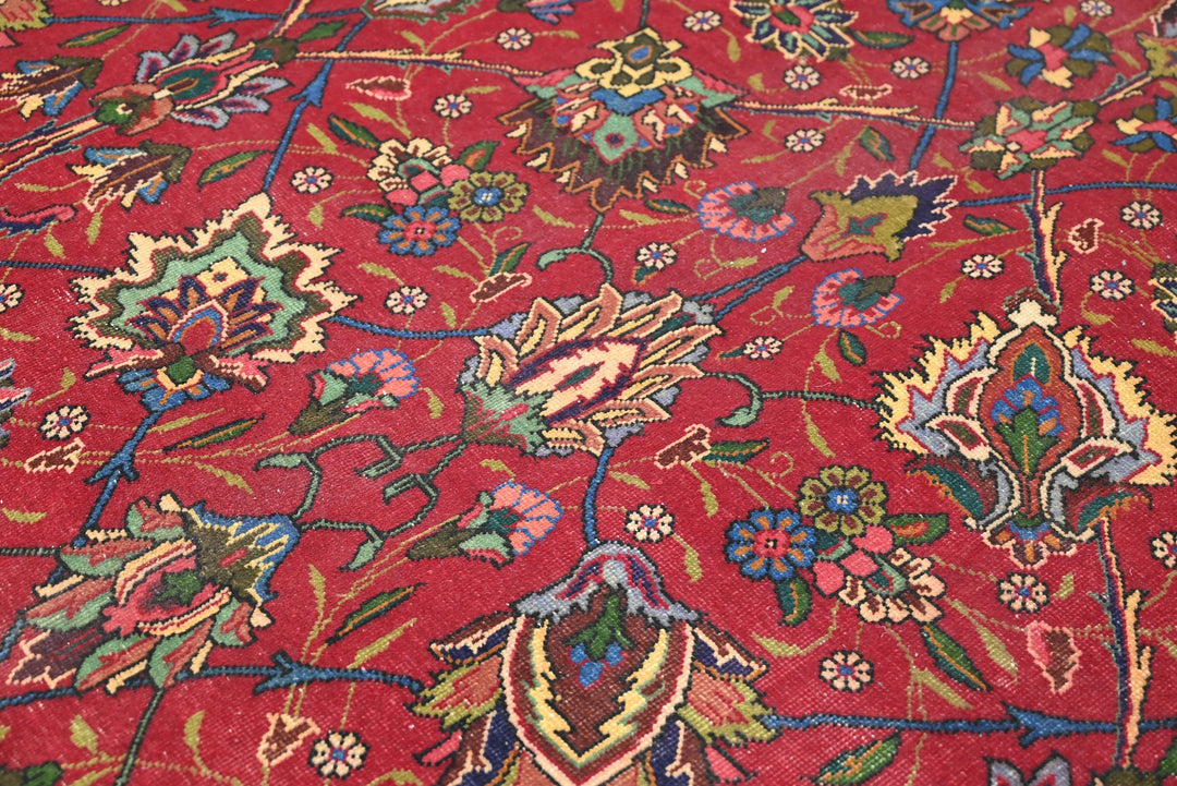 red Oversized rug 9' 6" x 9' 6"