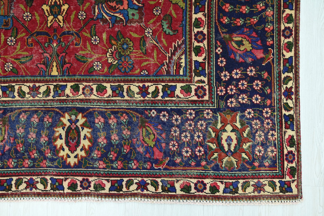 red Oversized rug 9' 6" x 9' 6"