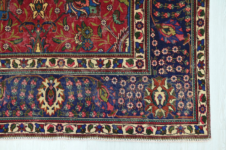 red Oversized rug 9' 6" x 9' 6"