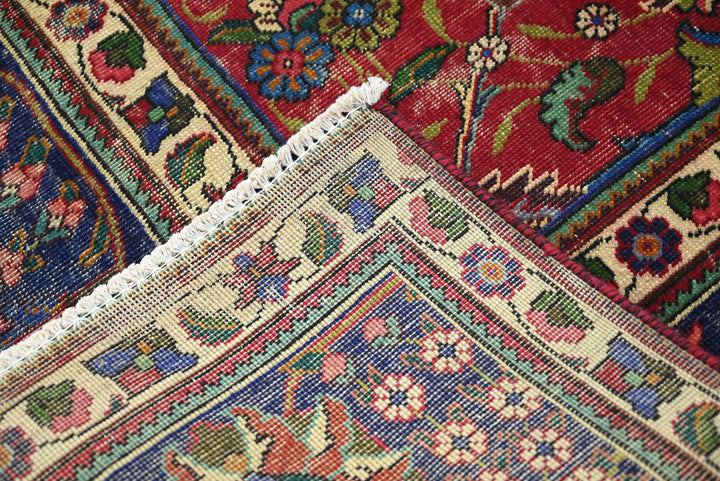 red Oversized rug 9' 6" x 9' 6"
