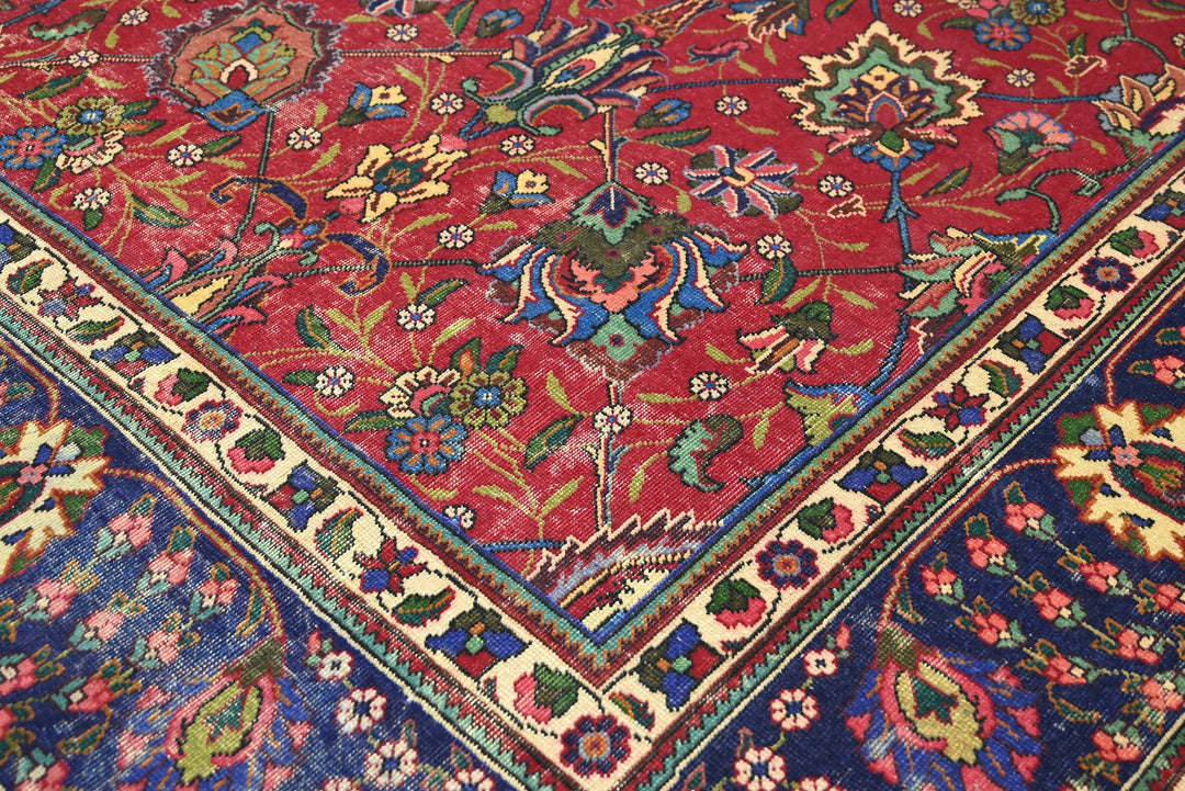 red Oversized rug 9' 6" x 9' 6"