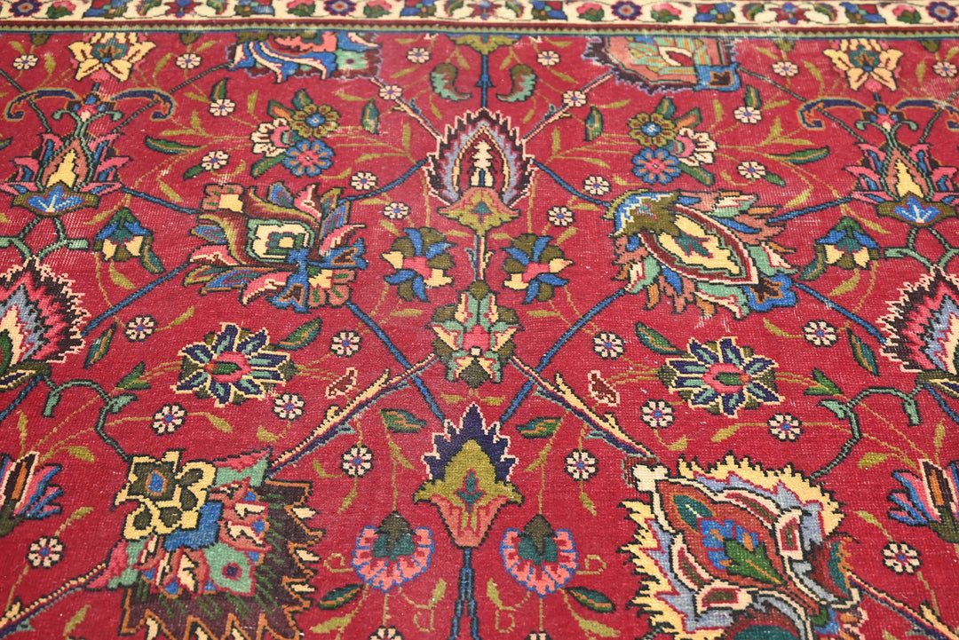 red Oversized rug 9' 6" x 9' 6"