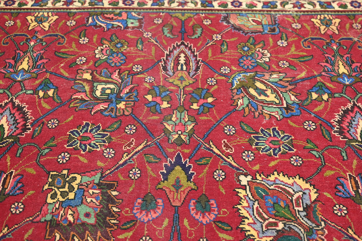 red Oversized rug 9' 6" x 9' 6"