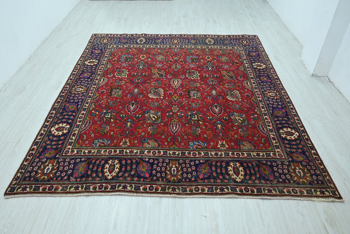 red Oversized rug 9' 6" x 9' 6"