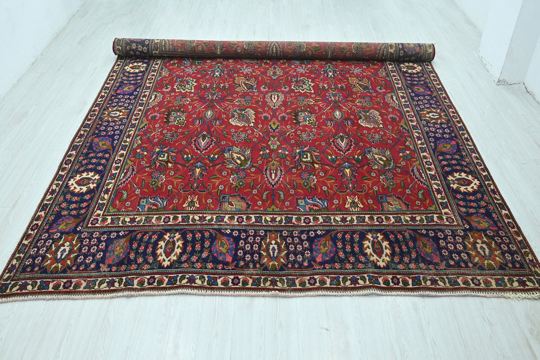 red Oversized rug 9' 6" x 9' 6"