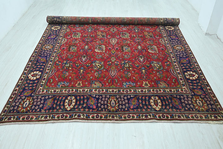 red Oversized rug 9' 6" x 9' 6"