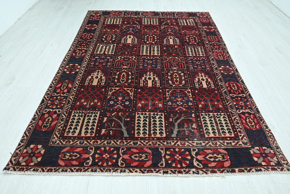 red Large rug 6' 7" x 9' 10"