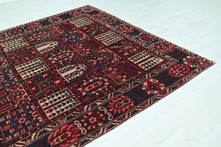 red Large rug 6' 7" x 9' 10"