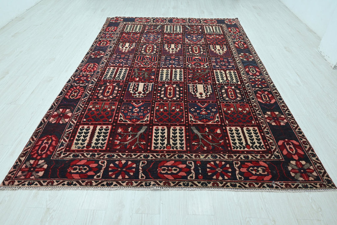 red Large rug 6' 7" x 9' 10"