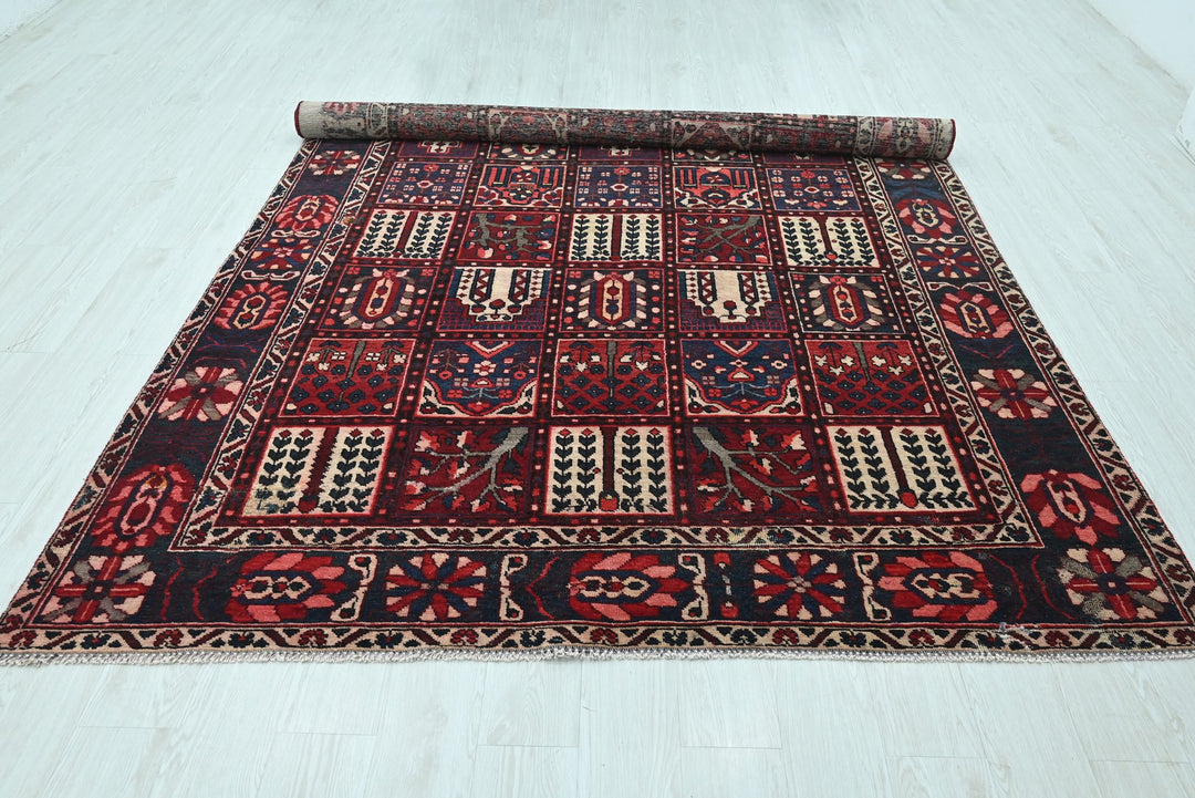 red Large rug 6' 7" x 9' 10"