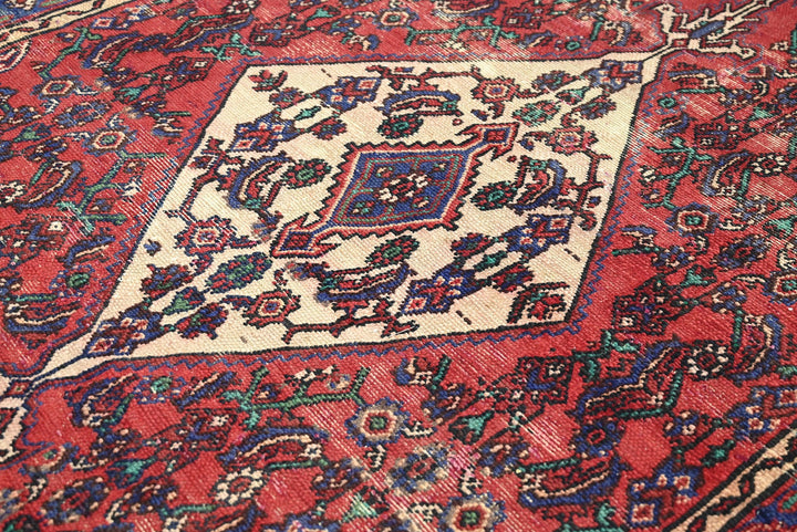 red Large rug 6' 9" x 10' 1"