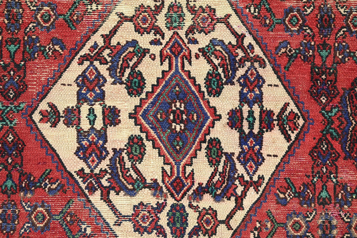 red Large rug 6' 9" x 10' 1"
