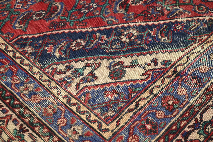 red Large rug 6' 9" x 10' 1"