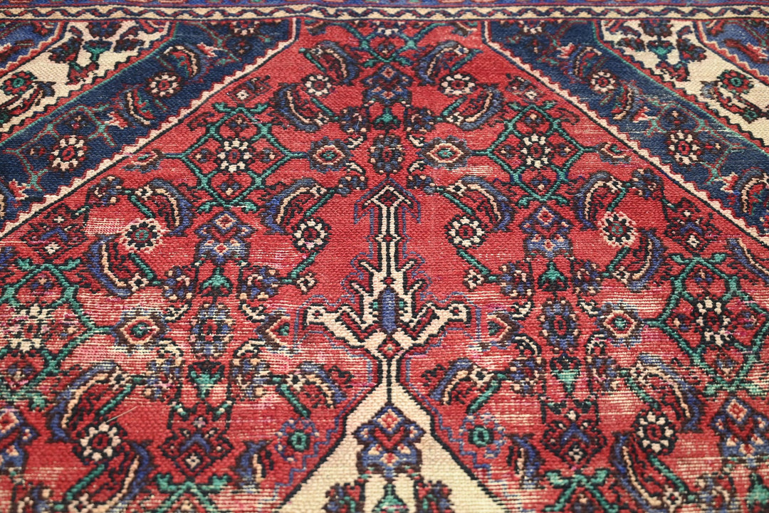 red Large rug 6' 9" x 10' 1"