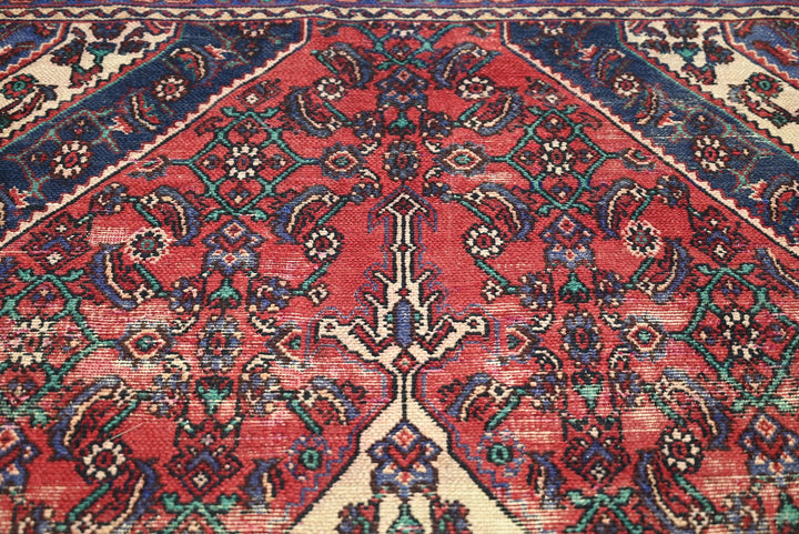 red Large rug 6' 9" x 10' 1"