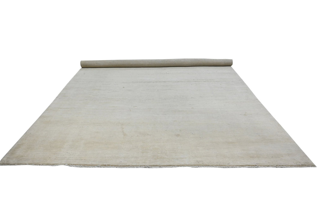 white Oversized rug 10' 0" x 14' 3"