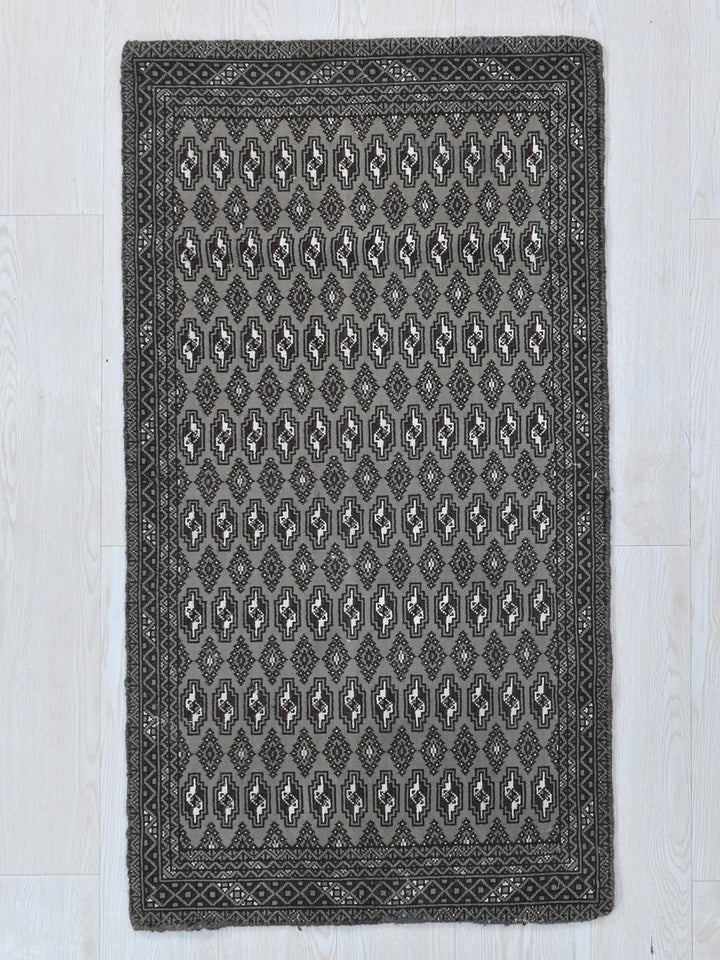 2' 0" x 4' 1"