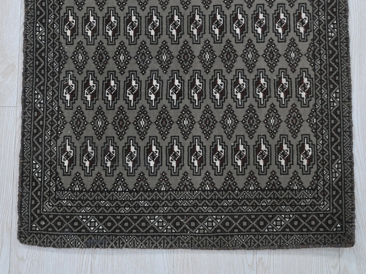2' 0" x 4' 1"