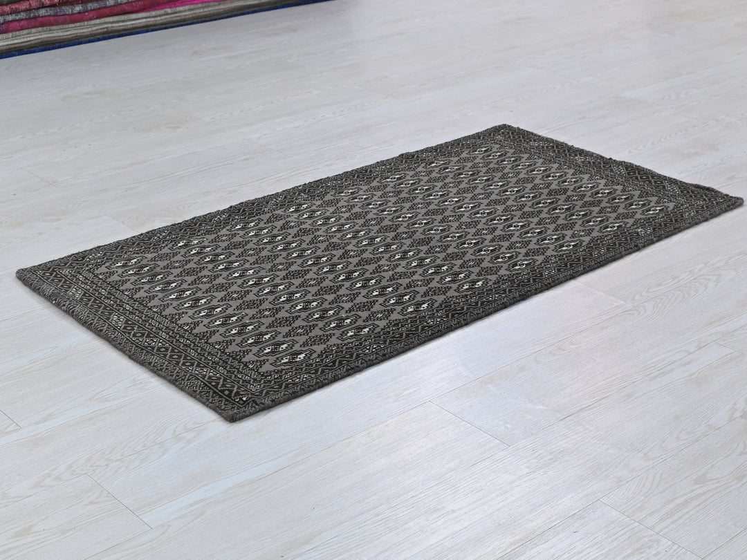 2' 0" x 4' 1"