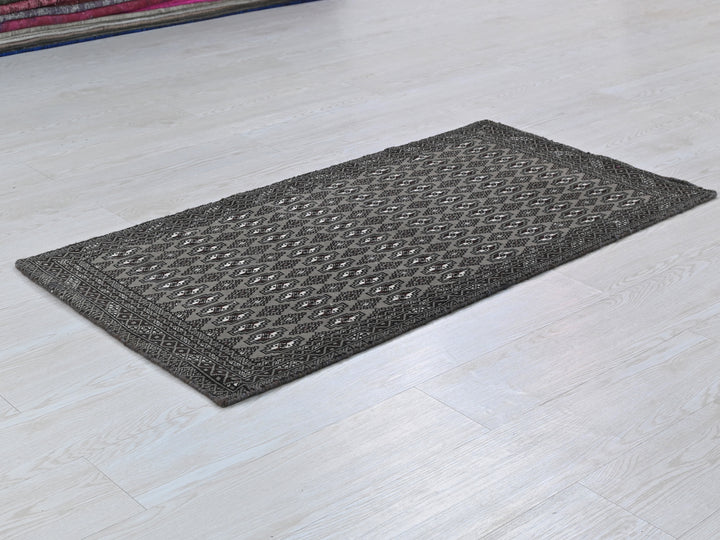 2' 0" x 4' 1"