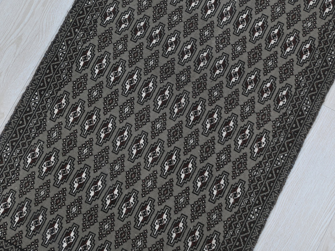 2' 0" x 4' 1"