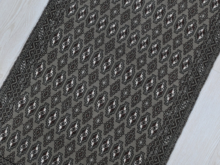2' 0" x 4' 1"