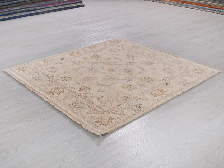 4' 0" x 4' 1"