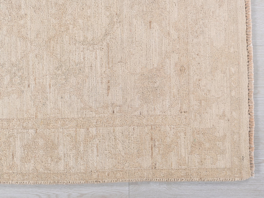 3' 11" x 4' 0"